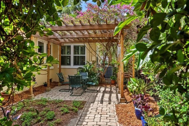 2915 W ANGELES STREET, Tampa, FL 33629