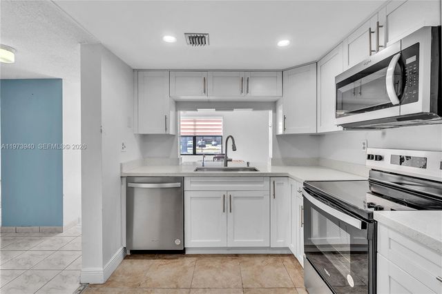 3252 Foxcroft Rd 102, Miramar, FL 33025