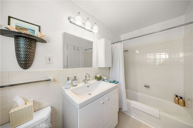 5528 Village Green, Los Angeles, CA 90016