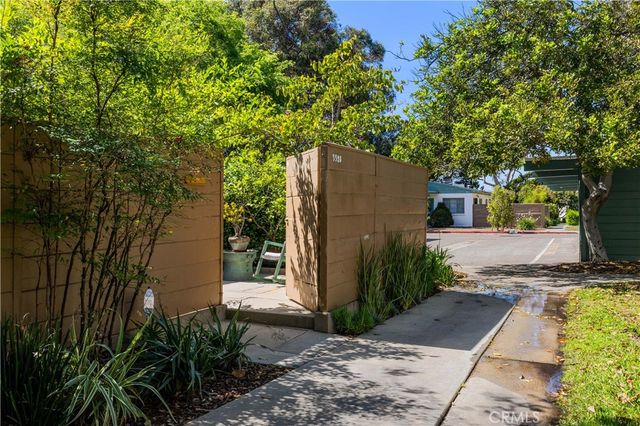 5528 Village Green, Los Angeles, CA 90016