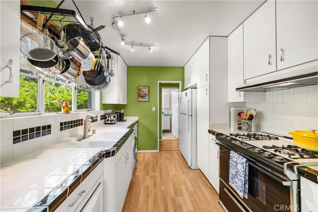 5528 Village Green, Los Angeles, CA 90016