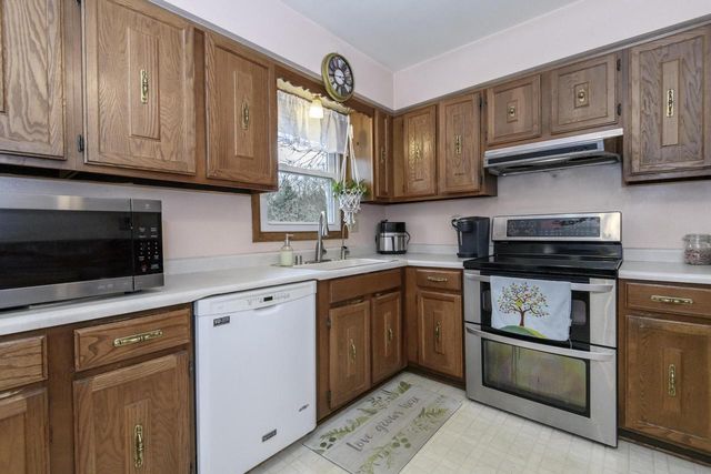 S69W22090 Sonoma WAY, Big Bend, WI 53103