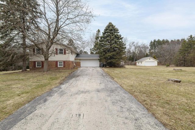 S69W22090 Sonoma WAY, Big Bend, WI 53103