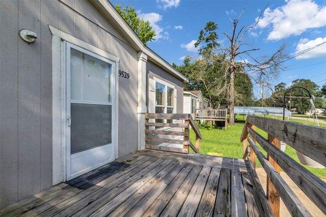 9529 Cypress Drive, Willis, TX 77318