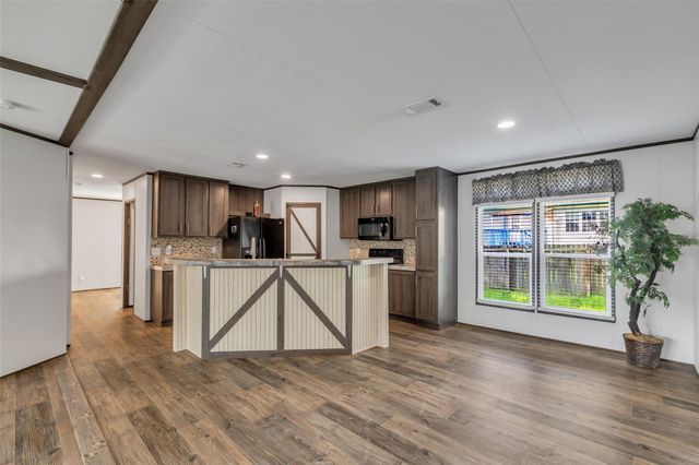 9529 Cypress Drive, Willis, TX 77318