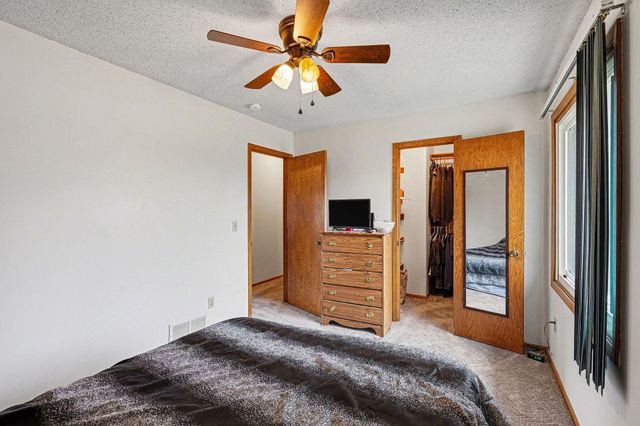 10216 Erskin Street NE, Circle Pines, MN 55014