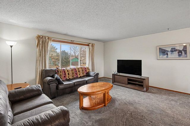 10216 Erskin Street NE, Circle Pines, MN 55014