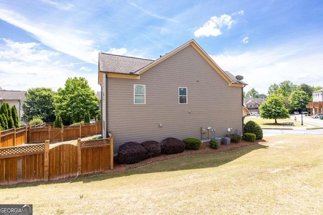 7595 Stoneridge Drive, Atlanta, GA 30328