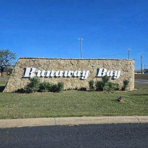 196 Johnston Lane, Runaway Bay, TX 76426