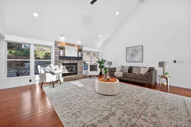 305 Hays Hill Drive, Fenton, MO 63026