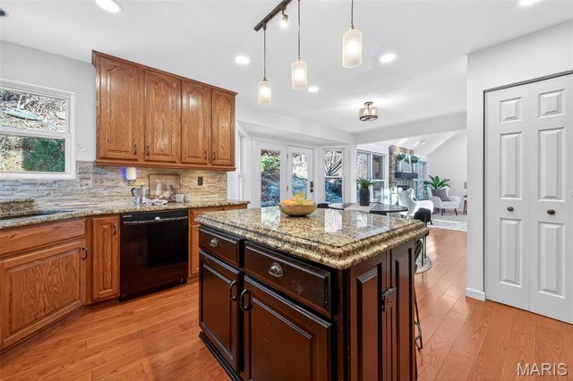 305 Hays Hill Drive, Fenton, MO 63026