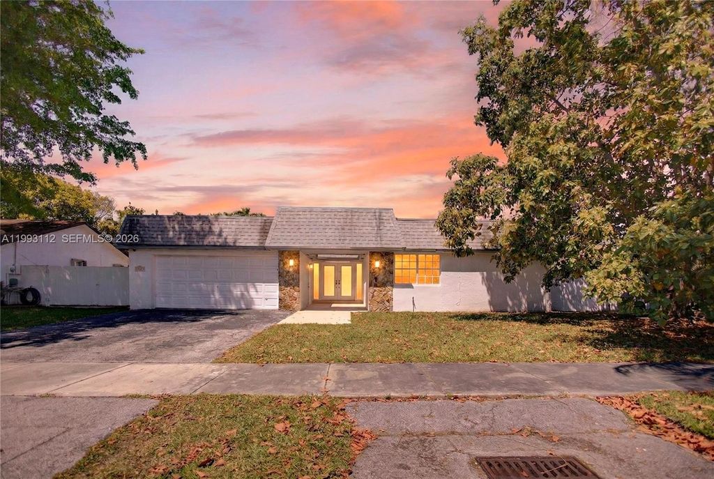 13471 SW 99th Ter, Miami, FL 33186