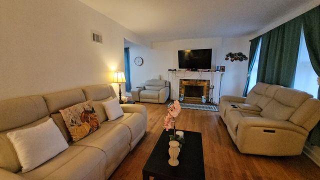 2237 Sunnyside Avenue, Westchester, IL 60154