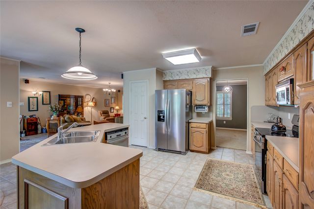 221 County Road 1946, Emory, TX 75440