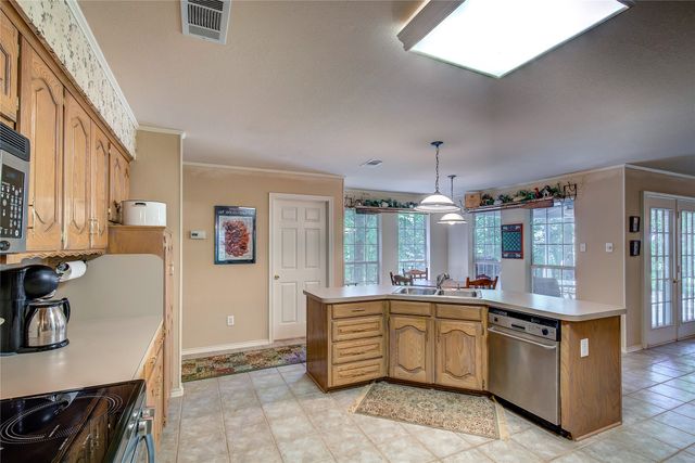 221 County Road 1946, Emory, TX 75440