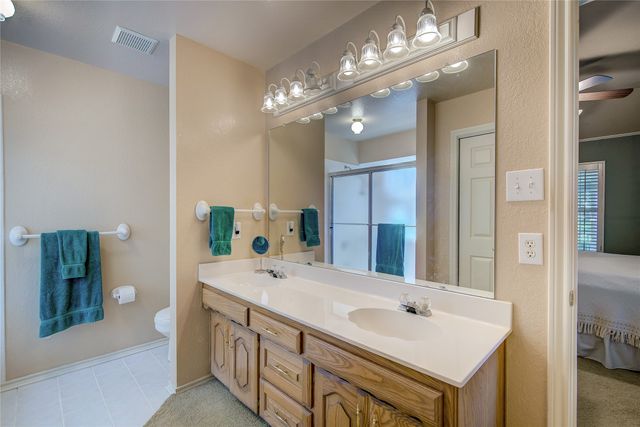 221 County Road 1946, Emory, TX 75440