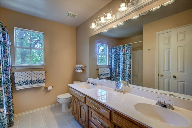 221 County Road 1946, Emory, TX 75440