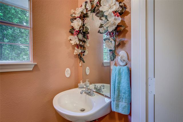 221 County Road 1946, Emory, TX 75440