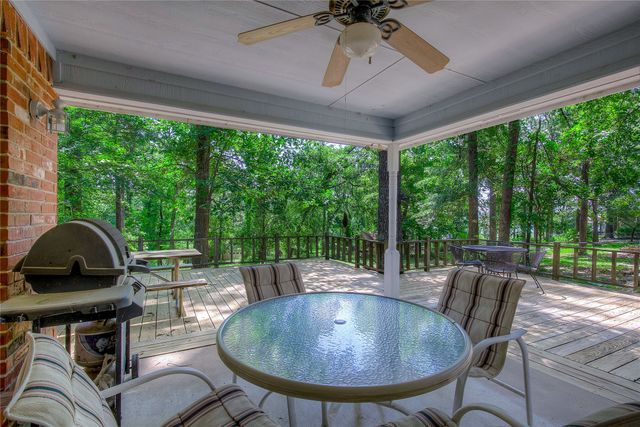 221 County Road 1946, Emory, TX 75440