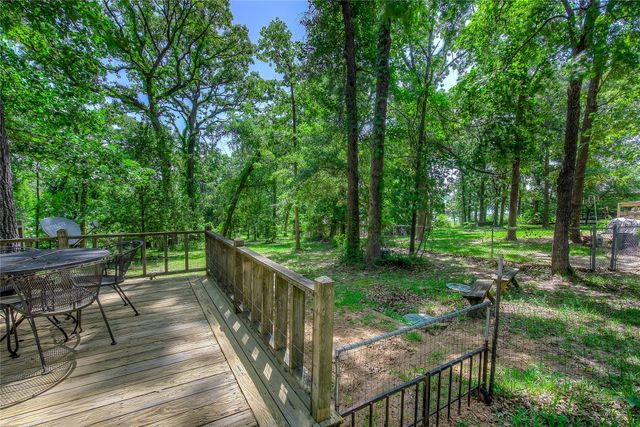 221 County Road 1946, Emory, TX 75440