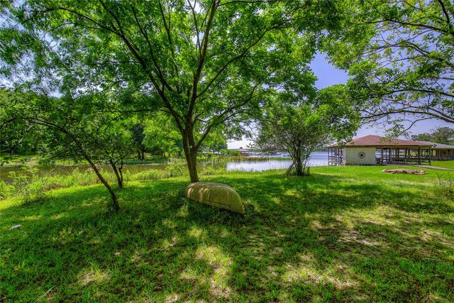 221 County Road 1946, Emory, TX 75440