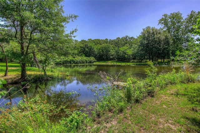 221 County Road 1946, Emory, TX 75440