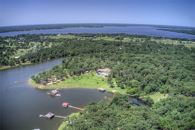 221 County Road 1946, Emory, TX 75440