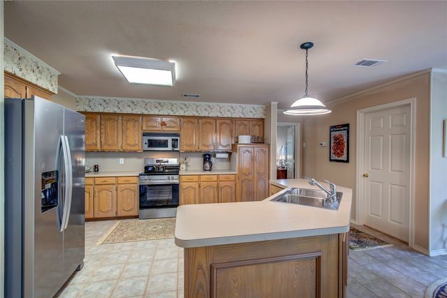 221 County Road 1946, Emory, TX 75440