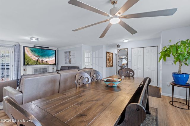 9108 Royal Oak Dr, Louisville, KY 40272