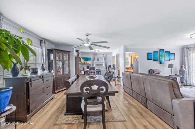 9108 Royal Oak Dr, Louisville, KY 40272