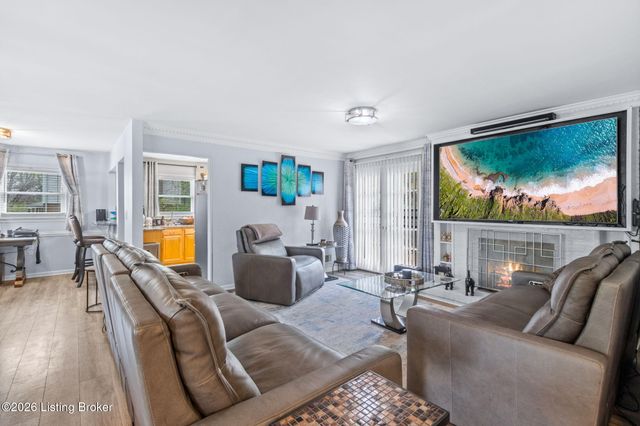 9108 Royal Oak Dr, Louisville, KY 40272