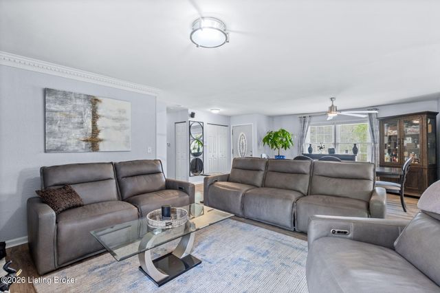 9108 Royal Oak Dr, Louisville, KY 40272