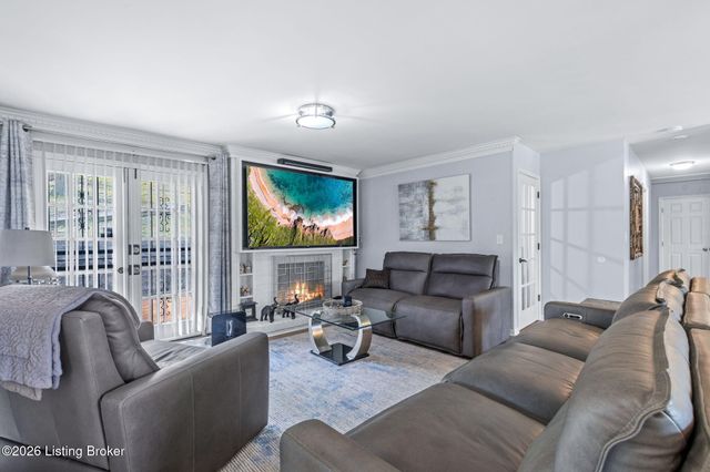 9108 Royal Oak Dr, Louisville, KY 40272