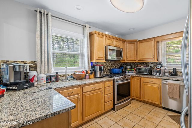 9108 Royal Oak Dr, Louisville, KY 40272