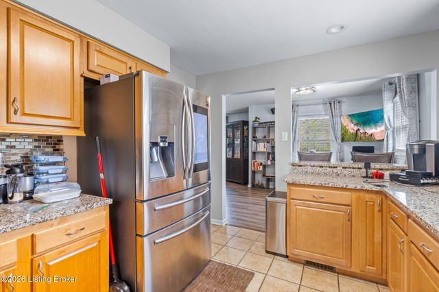 9108 Royal Oak Dr, Louisville, KY 40272