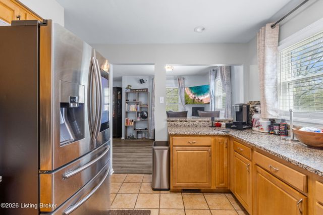 9108 Royal Oak Dr, Louisville, KY 40272