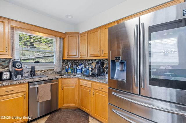 9108 Royal Oak Dr, Louisville, KY 40272