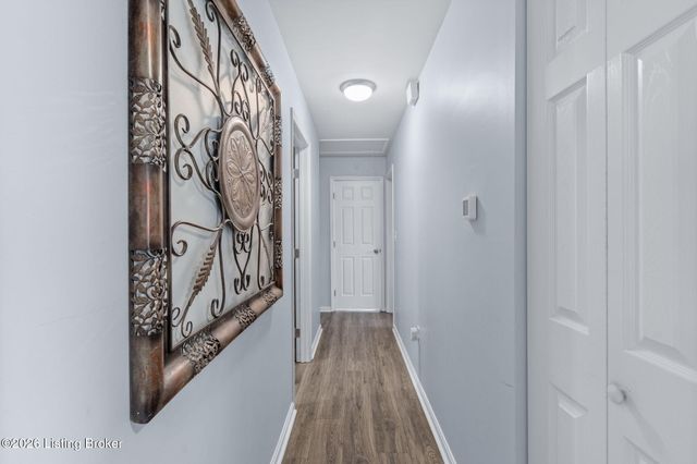 9108 Royal Oak Dr, Louisville, KY 40272