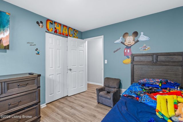 9108 Royal Oak Dr, Louisville, KY 40272