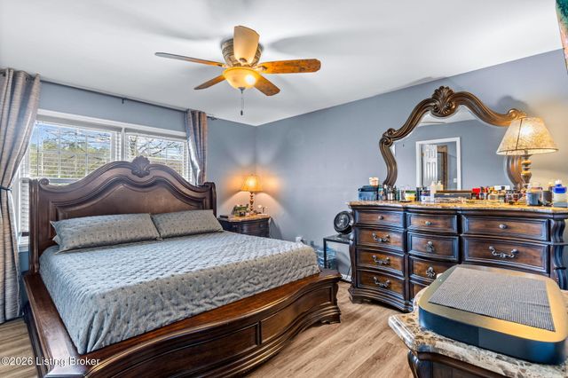 9108 Royal Oak Dr, Louisville, KY 40272