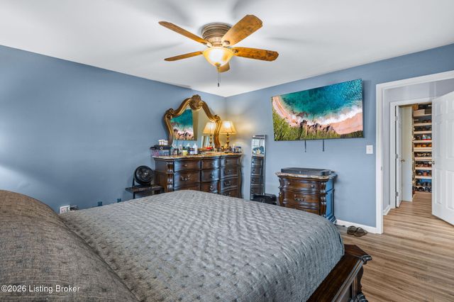 9108 Royal Oak Dr, Louisville, KY 40272