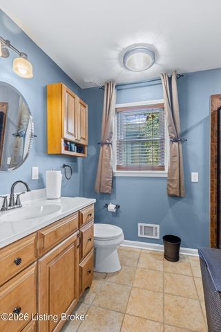 9108 Royal Oak Dr, Louisville, KY 40272