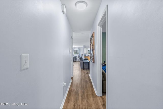 9108 Royal Oak Dr, Louisville, KY 40272