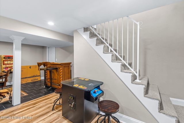 9108 Royal Oak Dr, Louisville, KY 40272