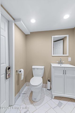 9108 Royal Oak Dr, Louisville, KY 40272