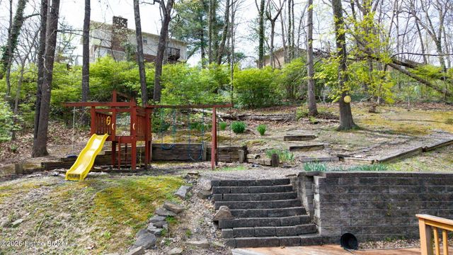 9108 Royal Oak Dr, Louisville, KY 40272