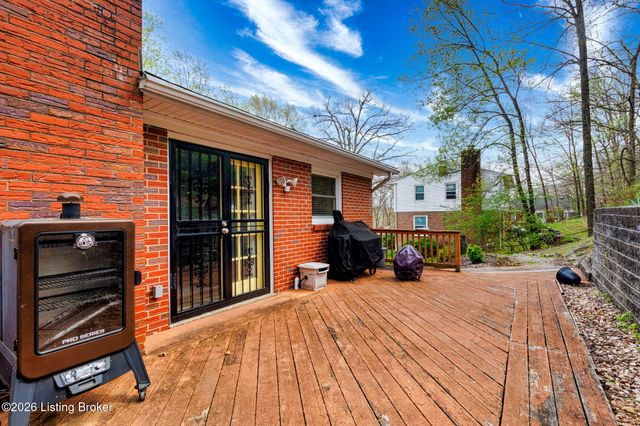 9108 Royal Oak Dr, Louisville, KY 40272