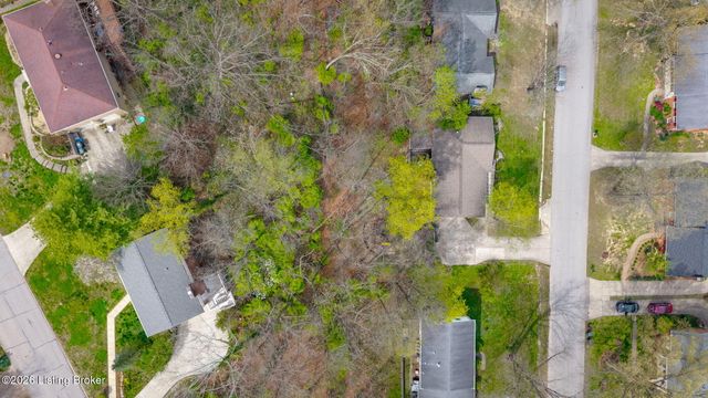 9108 Royal Oak Dr, Louisville, KY 40272