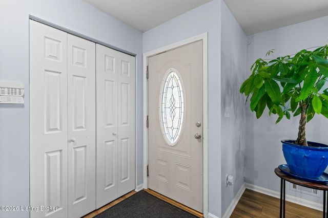 9108 Royal Oak Dr, Louisville, KY 40272