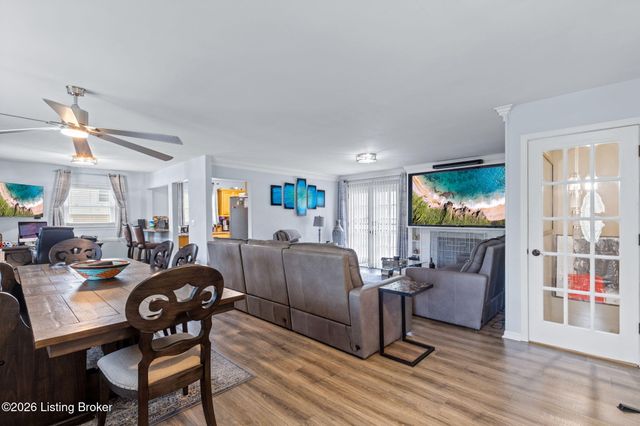 9108 Royal Oak Dr, Louisville, KY 40272